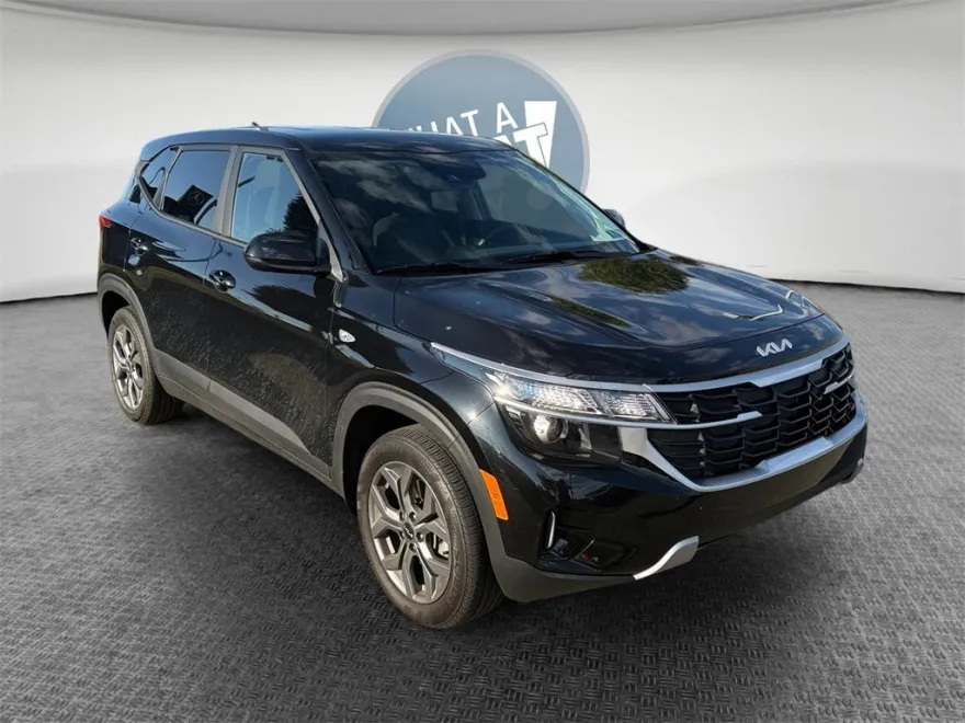 2024 Kia Seltos LX photo 1