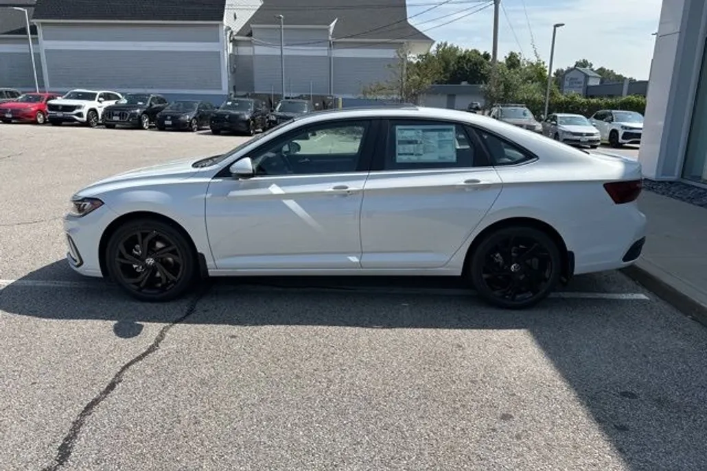 2025 Volkswagen Jetta SE photo 1