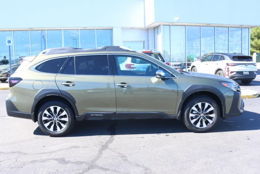 2025 Subaru Outback Touring photo 1