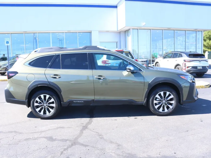 2025 Subaru Outback Touring photo 1
