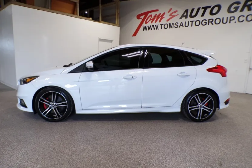 2016 Ford Focus ST photo 1