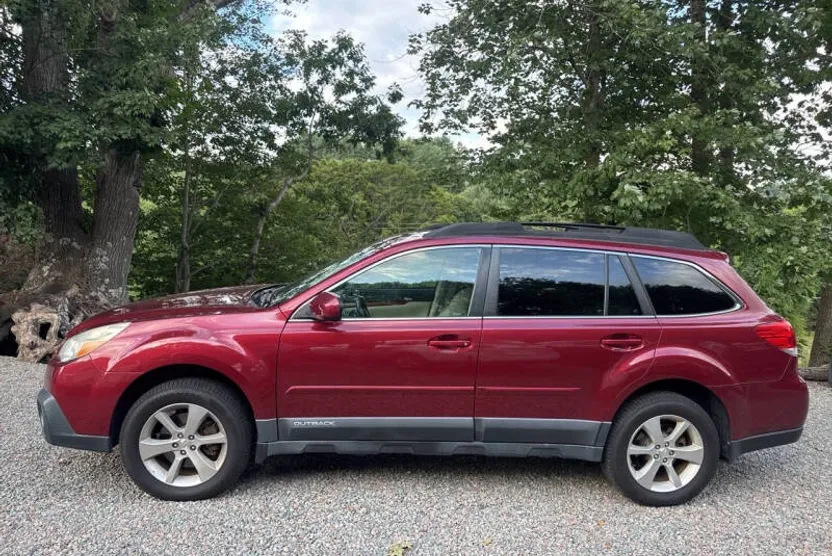 2013 Subaru Outback 3.6R Limited photo 1