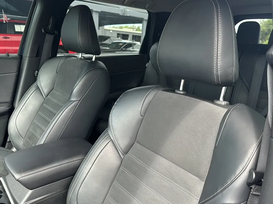 2024 Mitsubishi Outlander SE photo 1