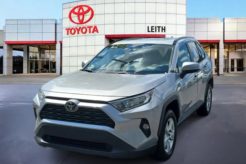 2021 Toyota RAV4 XLE photo 1