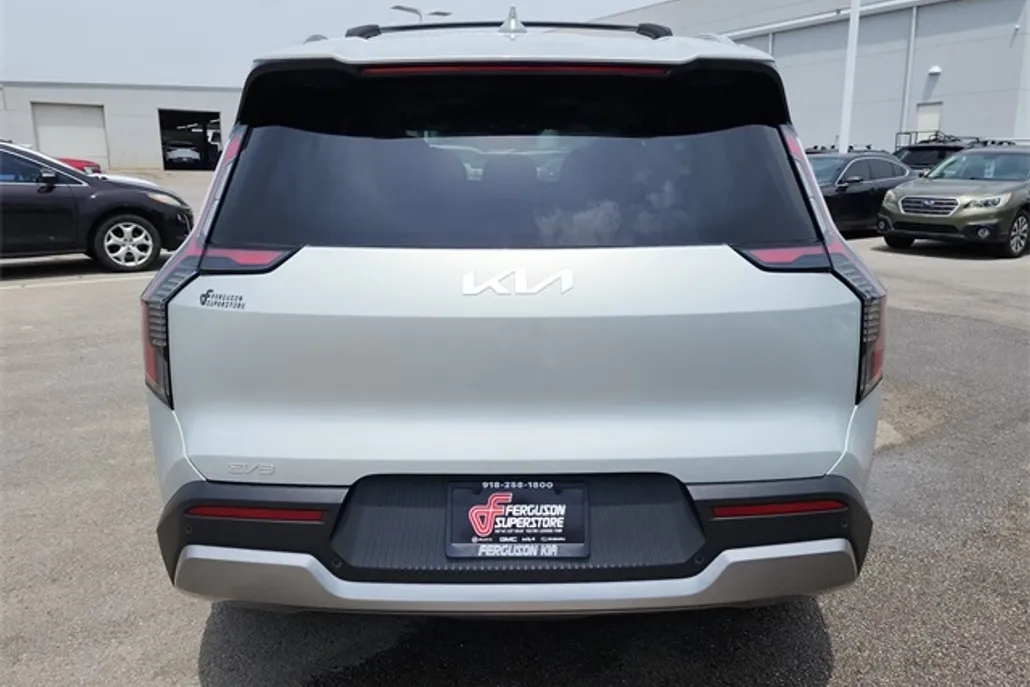 2026 Kia EV9 Wind photo 1