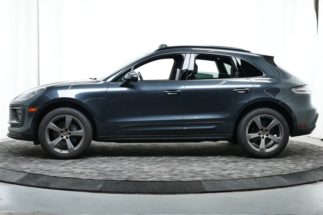 2022 Porsche Macan photo 1
