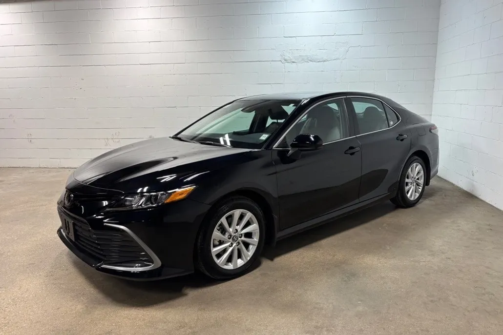 2024 Toyota Camry LE photo 1