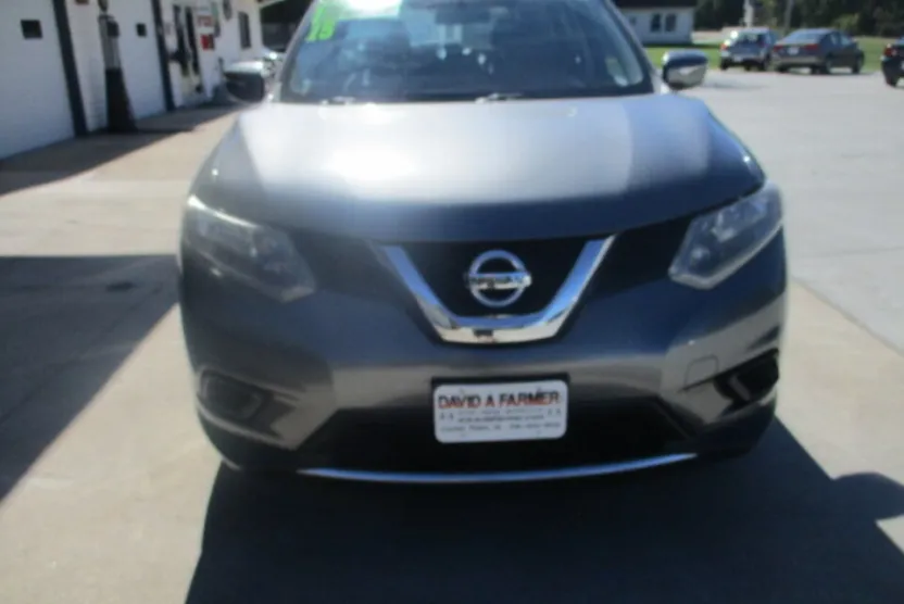 2015 Nissan Rogue S AWD photo 1