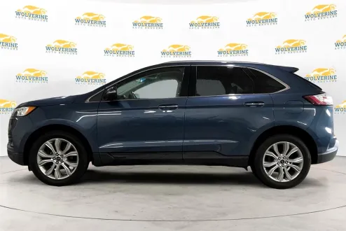 2019 Ford Edge Titanium photo 2