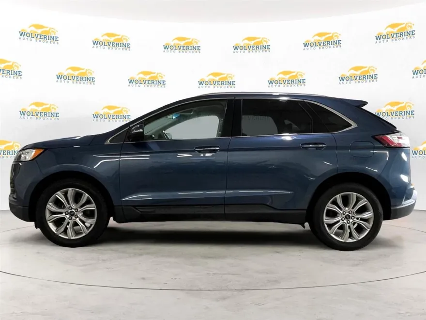 2019 Ford Edge Titanium photo 2