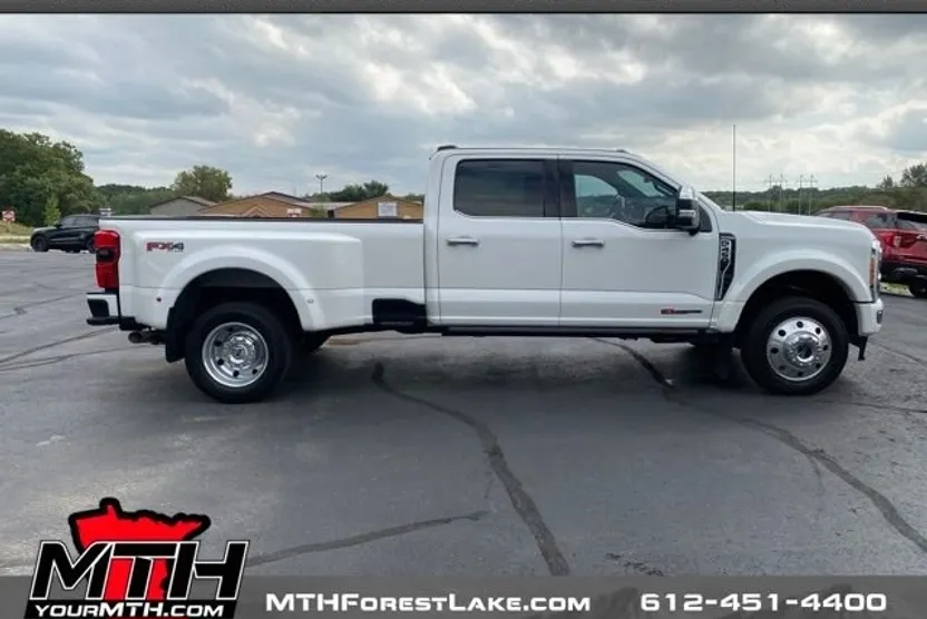 2023 Ford F-450 photo 1