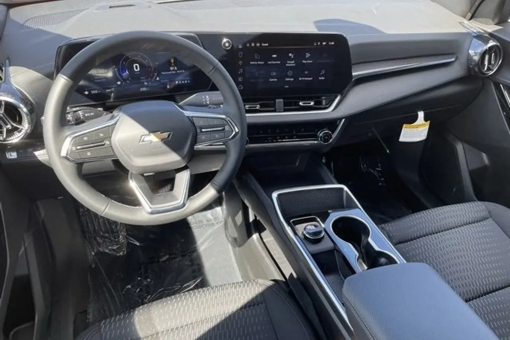 2026 Chevrolet Equinox LT photo 1