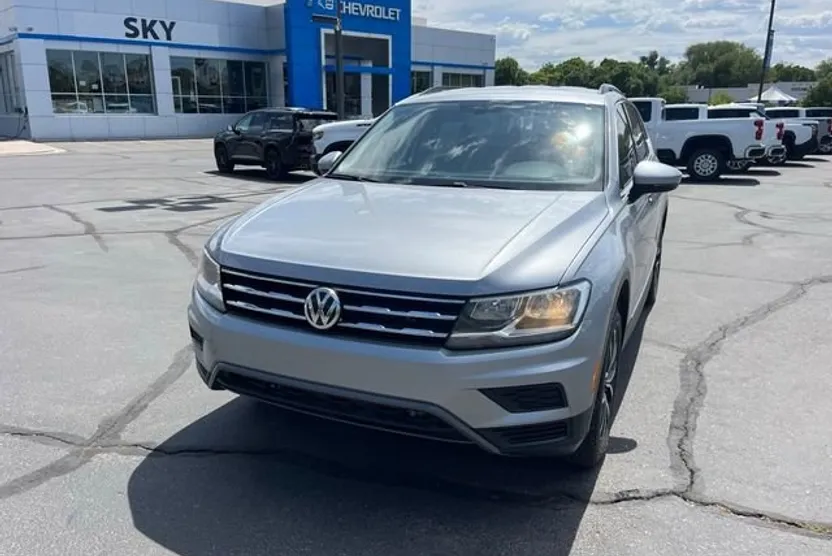 2020 Volkswagen Tiguan SE photo 1