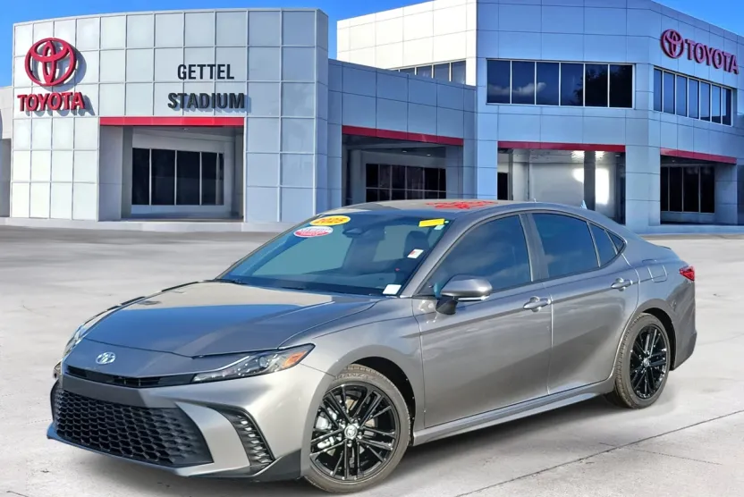 2025 Toyota Camry SE photo 1