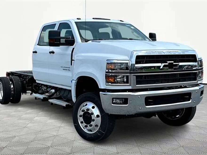 2025 Chevrolet Silverado 6500HD Work Truck photo 1