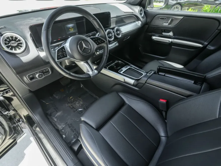 2025 Mercedes Benz GLB 250 photo 1