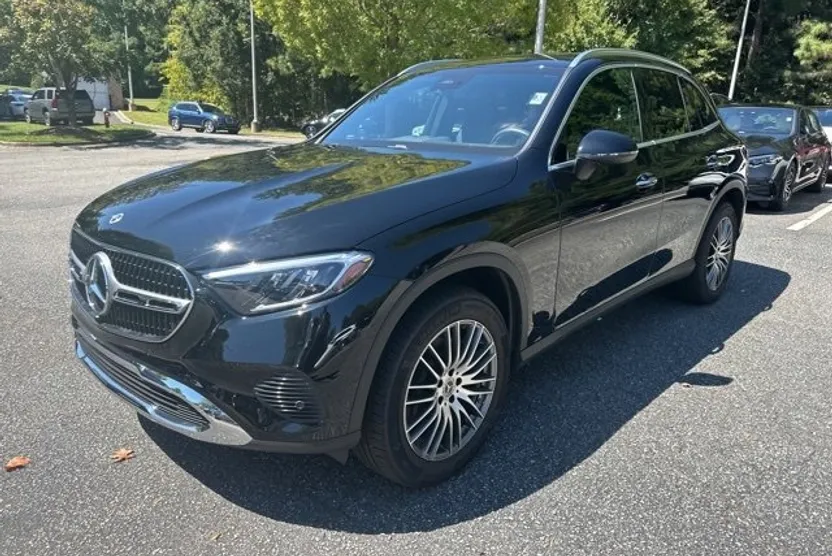2025 Mercedes Benz GLC 300 photo 1