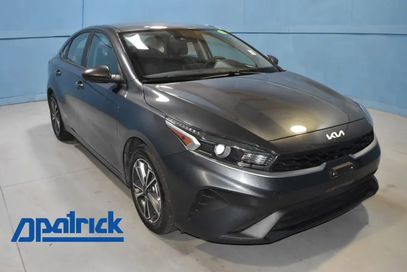 2023 Kia Forte LXS photo 1