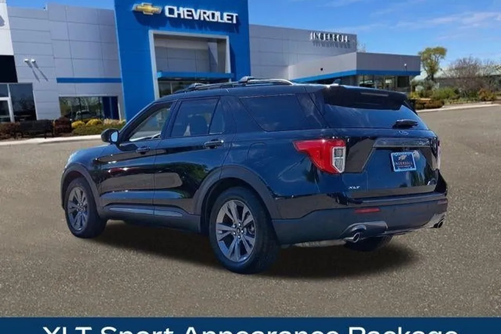 2022 Ford Explorer XLT photo 1