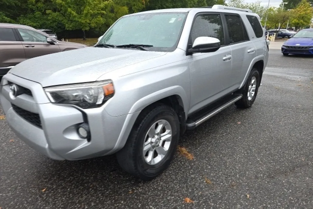 2014 Toyota 4Runner SR5 photo 1
