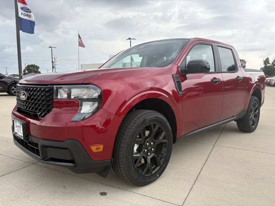 2025 Ford Maverick XLT photo 1