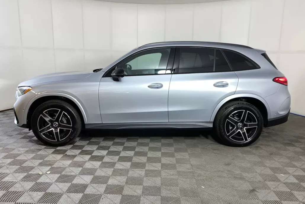 2026 Mercedes Benz GLC 300 4MATIC photo 1
