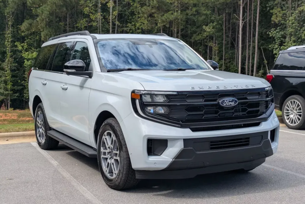 2025 Ford Expedition photo 1