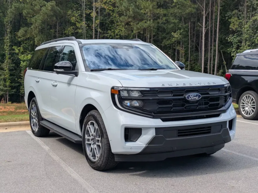 2025 Ford Expedition photo 1