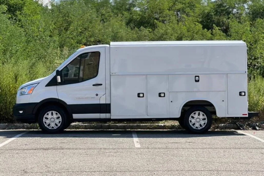 2020 Ford Transit Cutaway photo 1