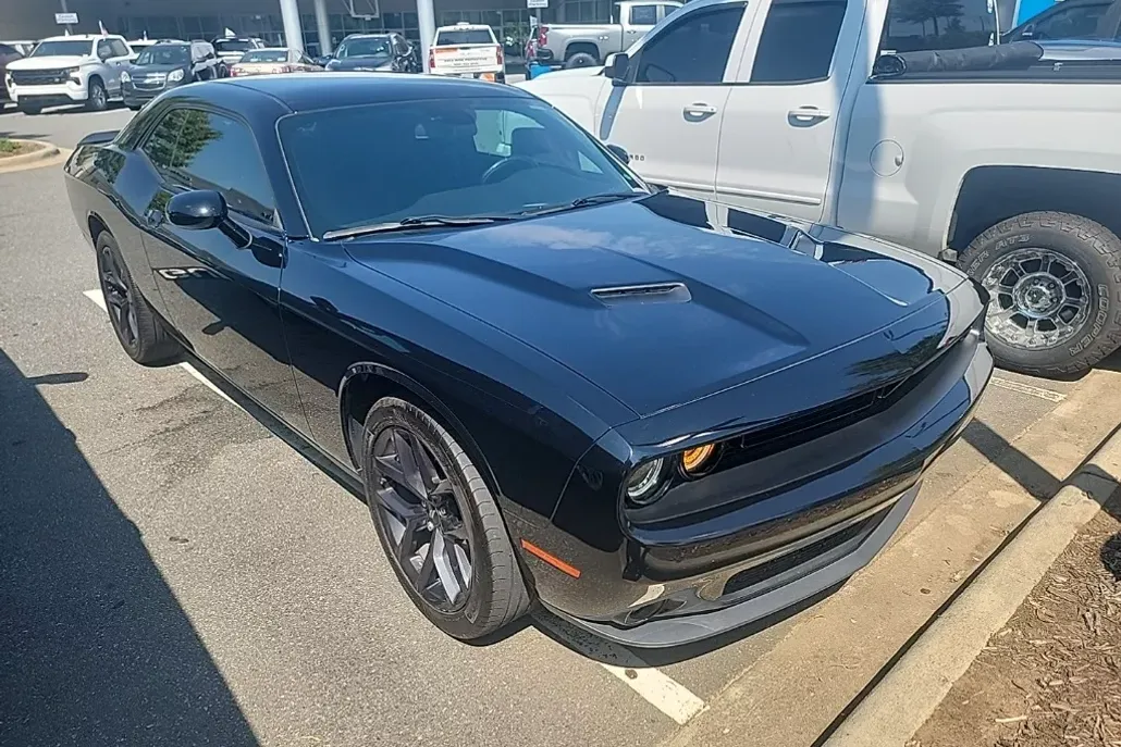 2019 Dodge Challenger SXT photo 1