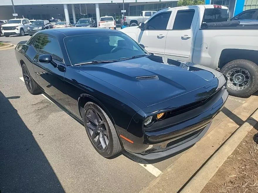2019 Dodge Challenger SXT photo 1