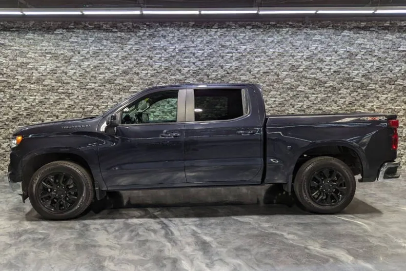 2022 Chevrolet Silverado 1500 LT photo 1
