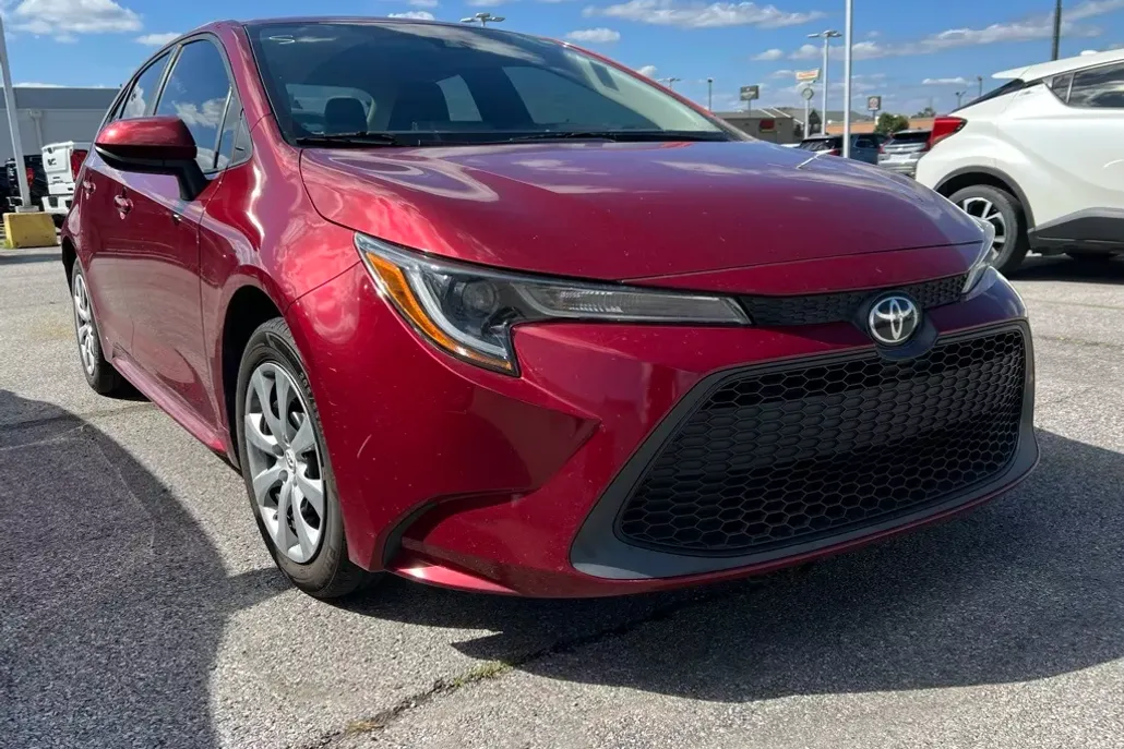 2022 Toyota Corolla LE photo 1
