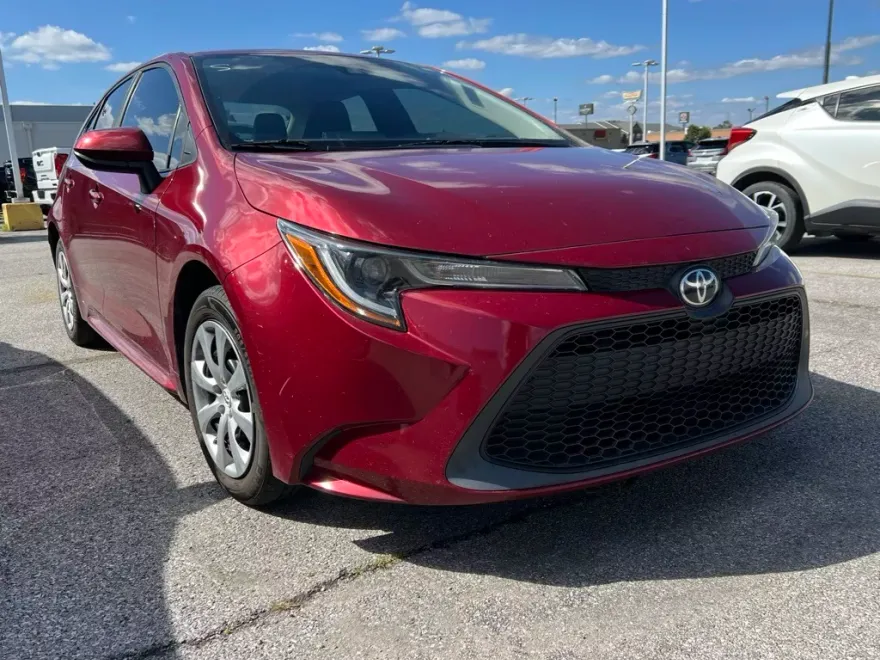 2022 Toyota Corolla LE photo 1