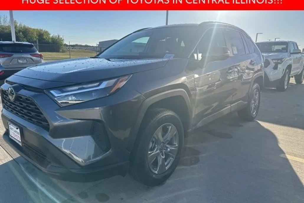 2025 Toyota RAV4 XLE photo 1