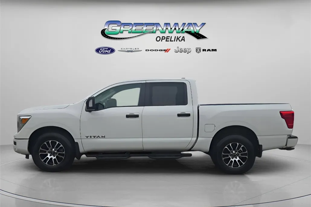 2024 Nissan Titan SV photo 1