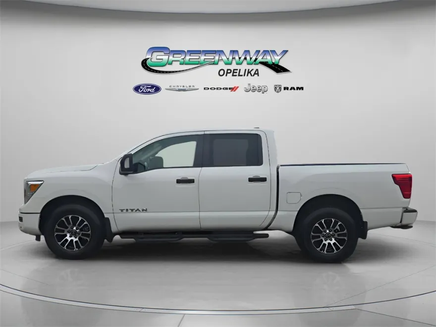 2024 Nissan Titan SV photo 1
