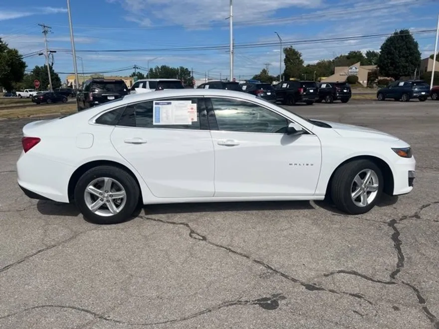 2024 Chevrolet Malibu 1LT photo 1