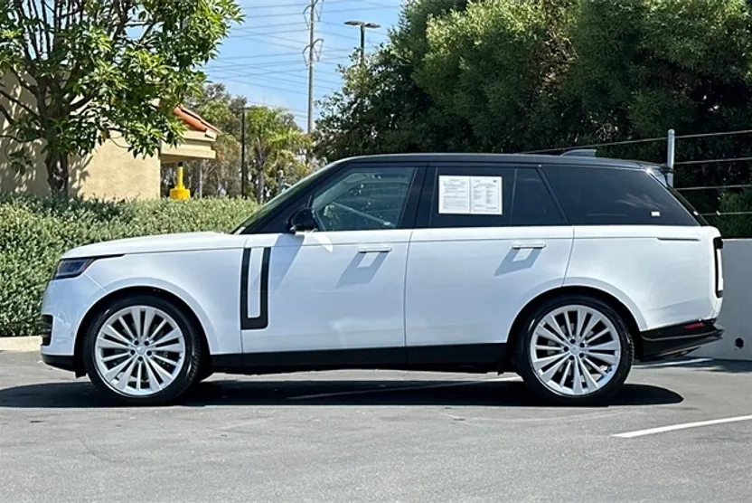 2024 Land Rover Range Rover SE photo 1