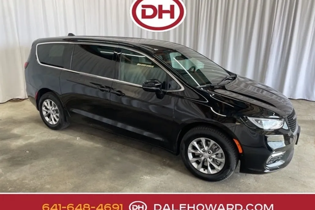 2026 Chrysler Pacifica photo 1