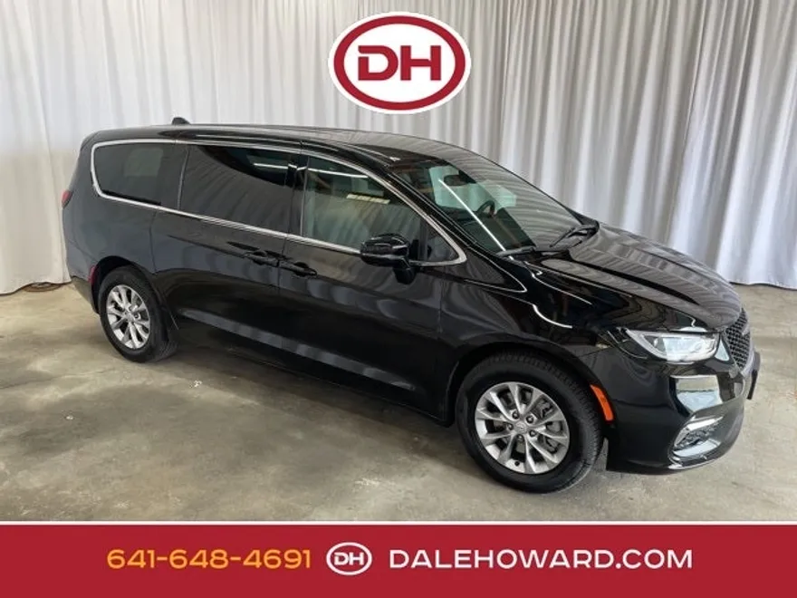 2026 Chrysler Pacifica photo 1