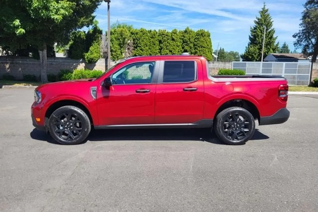 2025 Ford Maverick XLT photo 1