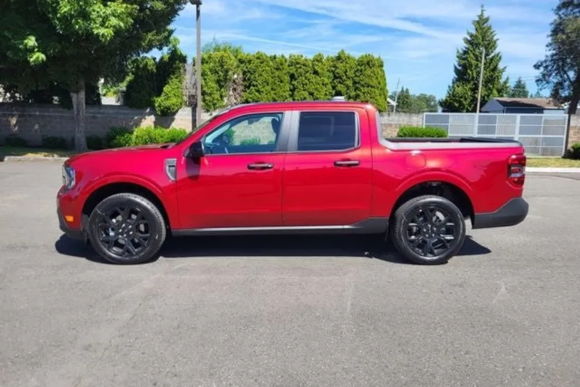 2025 Ford Maverick XLT photo 1