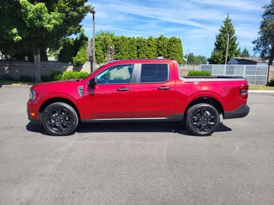 2025 Ford Maverick XLT photo 1