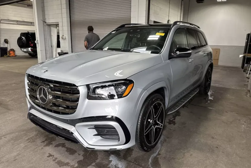 2025 Mercedes Benz GLS 450 4MATIC photo 1