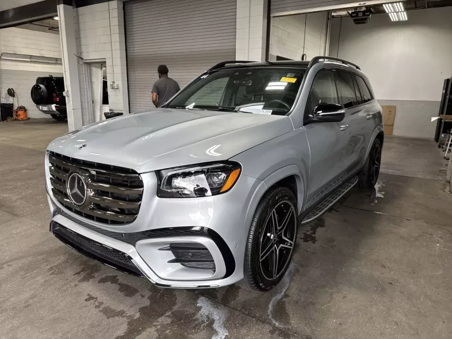 2025 Mercedes Benz GLS 450 4MATIC photo 1