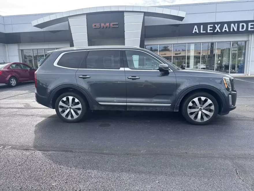 2022 Kia Telluride S photo 1