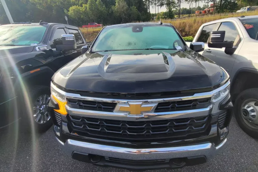 2022 Chevrolet Silverado 1500 LT photo 1