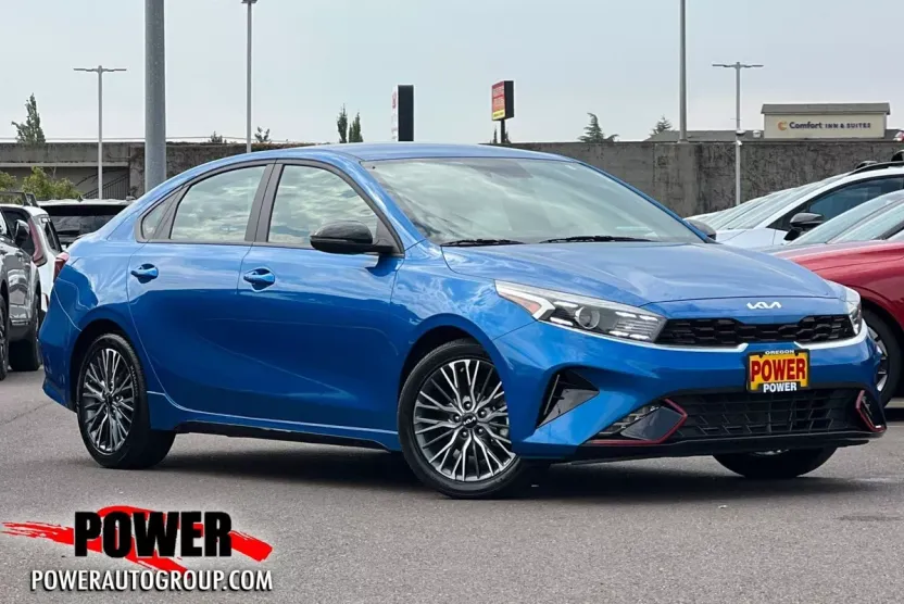 2022 Kia Forte GT-Line photo 1