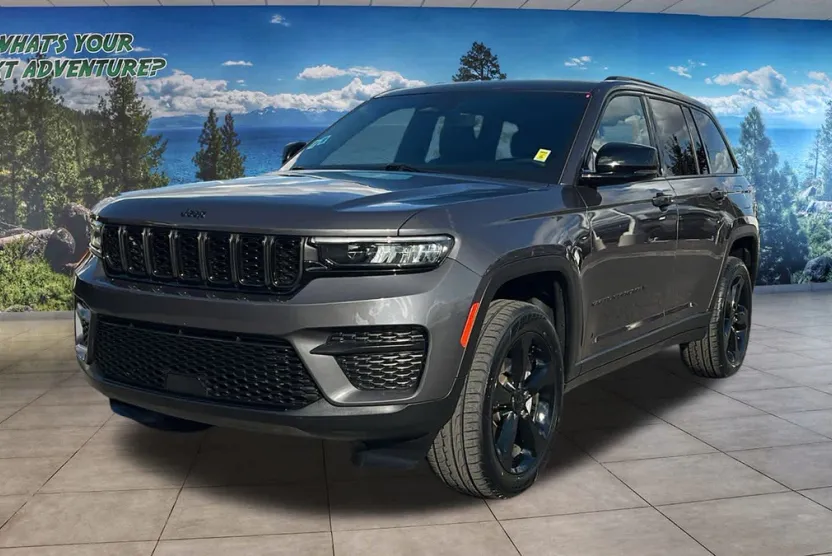 2023 Jeep Grand Cherokee Altitude photo 1